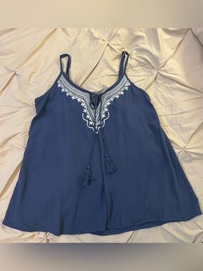 Mossimo Embroidered top Size L